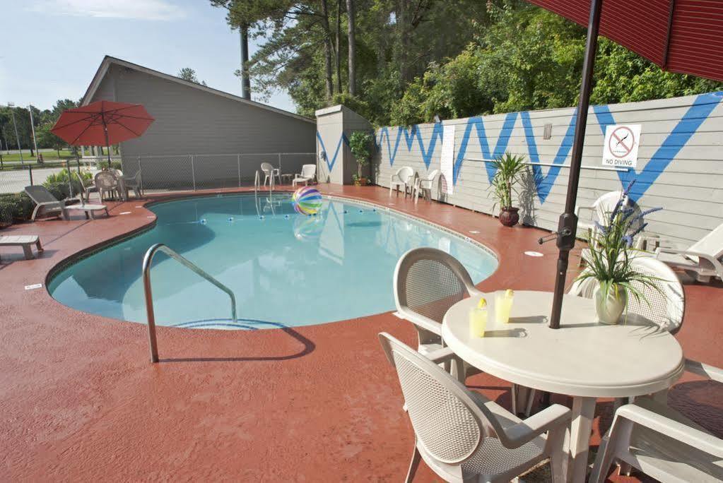 Travelodge By Wyndham Savannah Area/Richmond Hill Exterior foto